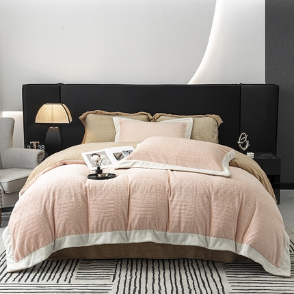 91家纺网 家纺一手货源 找家纺 懒猫家纺 2024新款烂花牛奶绒四件套 格瑞-甜粉