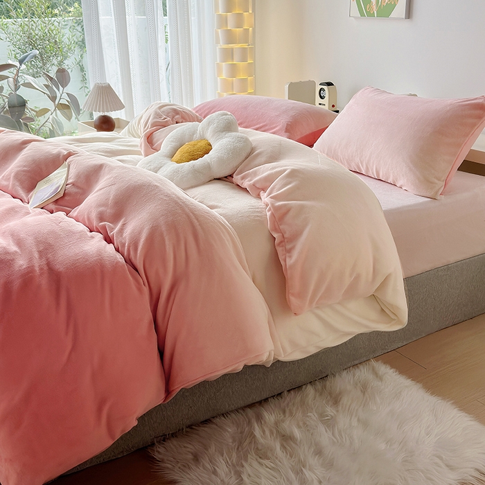 91家纺网 家纺一手货源 找家纺 怡家居 2023新款高克重牛奶绒印花四件套 粉桃