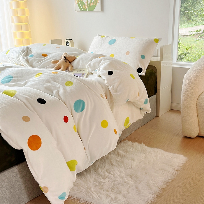 91家纺网 家纺一手货源 找家纺 怡家居 2023新款高克重牛奶绒印花四件套 甜圈