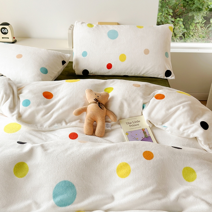 91家纺网 家纺一手货源 找家纺 怡家居 2023新款高克重牛奶绒印花四件套 甜圈