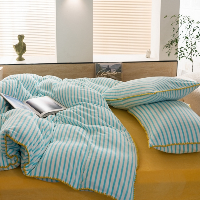 91家纺网 家纺一手货源 找家纺 洋铭区（原狠狠爱） 2023新款ab版牛奶绒心动系列条纹四件套 心动蓝白条