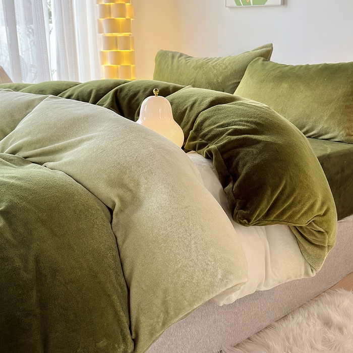 91家纺网 家纺一手货源 找家纺 怡家居 2023新款高克重牛奶绒印花四件套 森绿