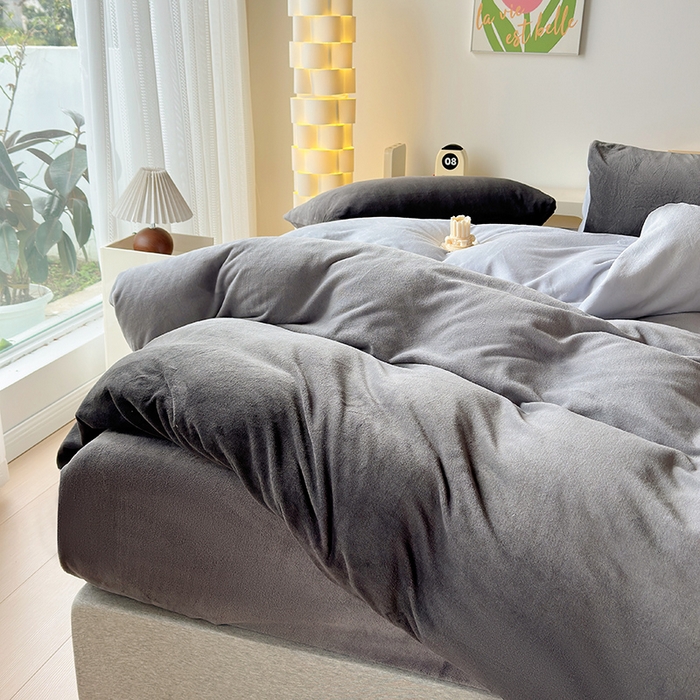 91家纺网 家纺一手货源 找家纺 怡家居 2023新款高克重牛奶绒印花四件套 暮雪