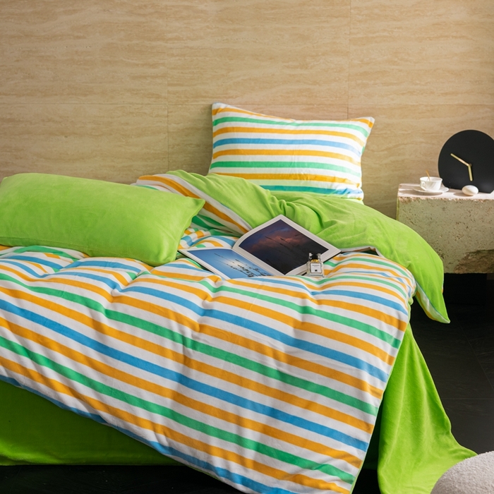 91家纺网 家纺一手货源 找家纺 洋铭区（原狠狠爱） 2023新款ab版牛奶绒绒糖果彩条四件套 糖果黄绿条