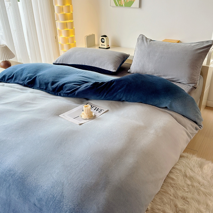 91家纺网 家纺一手货源 找家纺 怡家居 2023新款高克重牛奶绒印花四件套 蔚蓝