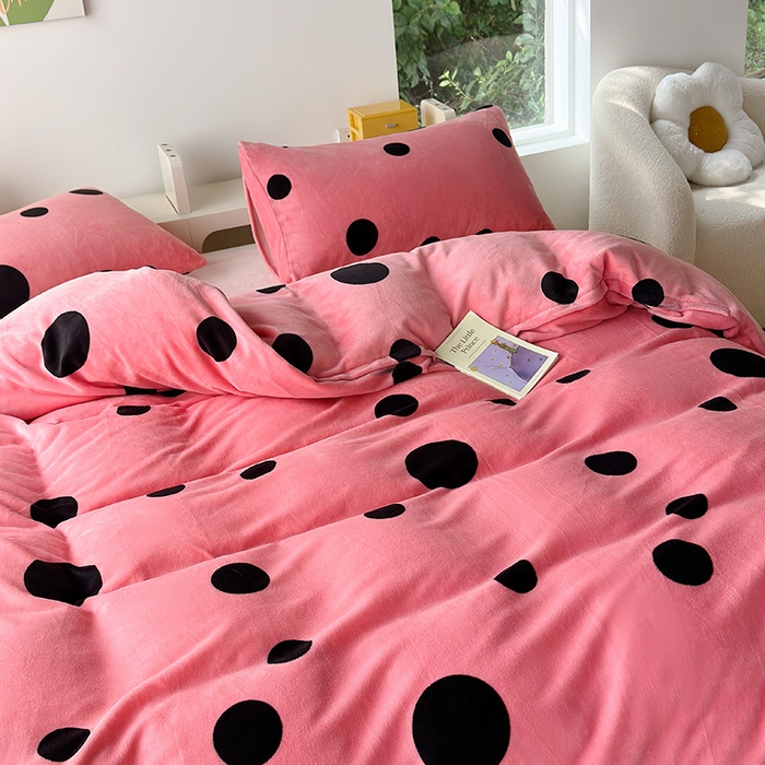 91家纺网 家纺一手货源 找家纺 怡家居 2023新款高克重牛奶绒印花四件套 粉圈