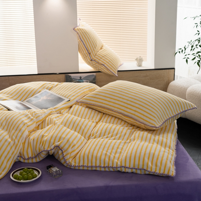 91家纺网 家纺一手货源 找家纺 洋铭区（原狠狠爱） 2023新款ab版牛奶绒心动系列条纹四件套 心动黄白条