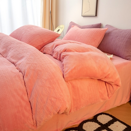 91家纺网 家纺一手货源 找家纺 寐眠 2023新款牛奶绒剪花四件套 胭脂粉