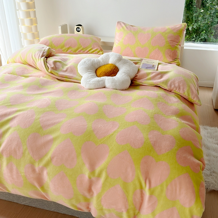 91家纺网 家纺一手货源 找家纺 怡家居 2023新款高克重牛奶绒印花四件套 心墙