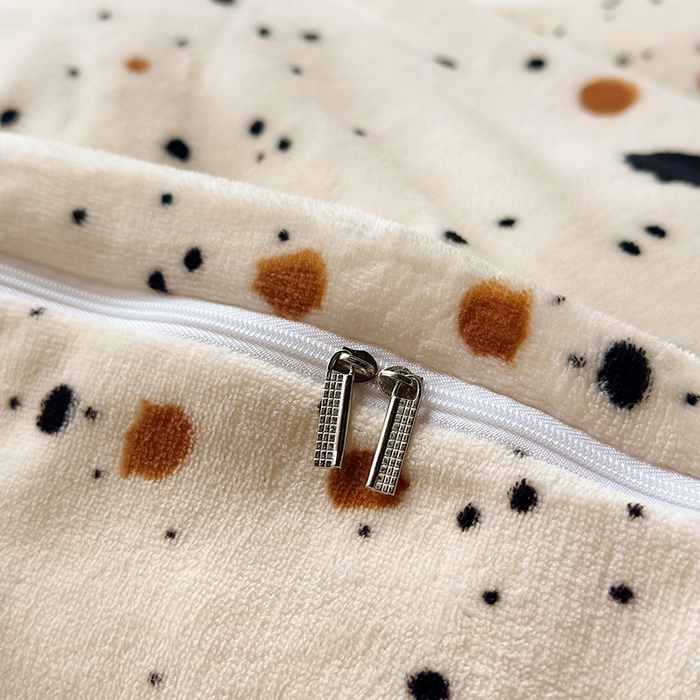 91家纺网 家纺一手货源 找家纺 怡家居 2023新款高克重牛奶绒印花四件套 点点