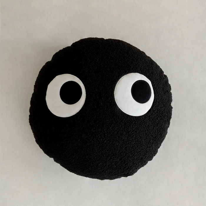 91家纺网 家纺一手货源 找家纺 美茉家居 2023新款炯炯大眼抱枕 黑色