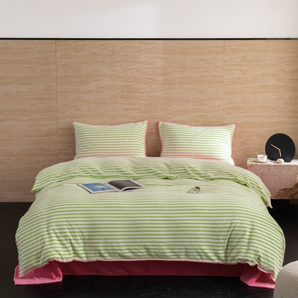 91家纺网 家纺一手货源 找家纺 洋铭区（原狠狠爱） 2023新款ab版牛奶绒心动系列条纹四件套 心动绿白条