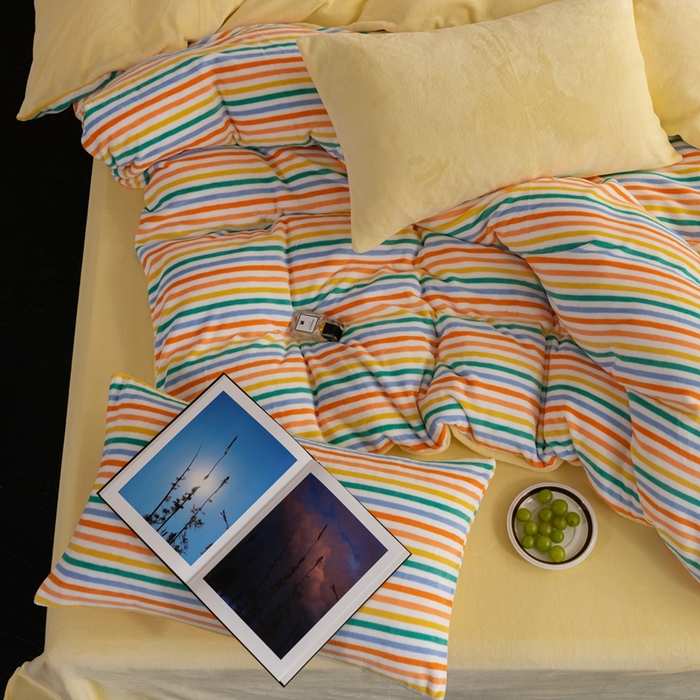 91家纺网 家纺一手货源 找家纺 洋铭区（原狠狠爱） 2023新款ab版牛奶绒绒糖果彩条四件套 糖果彩虹条