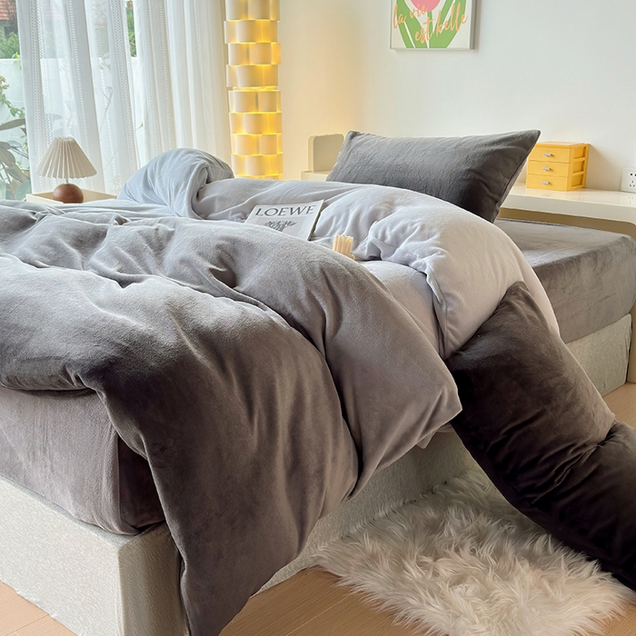 91家纺网 家纺一手货源 找家纺 怡家居 2023新款高克重牛奶绒印花四件套 暮雪