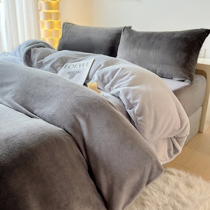 91家纺网 家纺一手货源 找家纺 怡家居 2023新款高克重牛奶绒印花四件套 暮雪