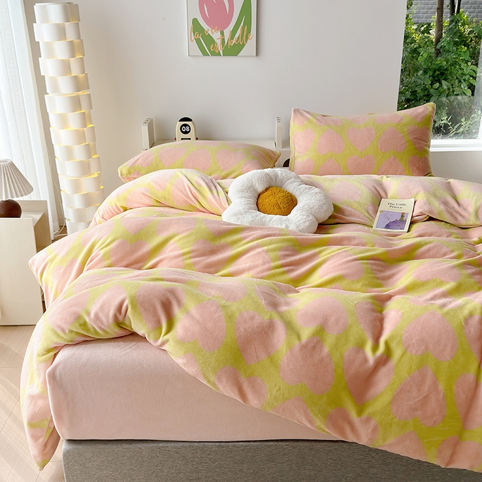 91家纺网 家纺一手货源 找家纺 怡家居 2023新款高克重牛奶绒印花四件套 心墙