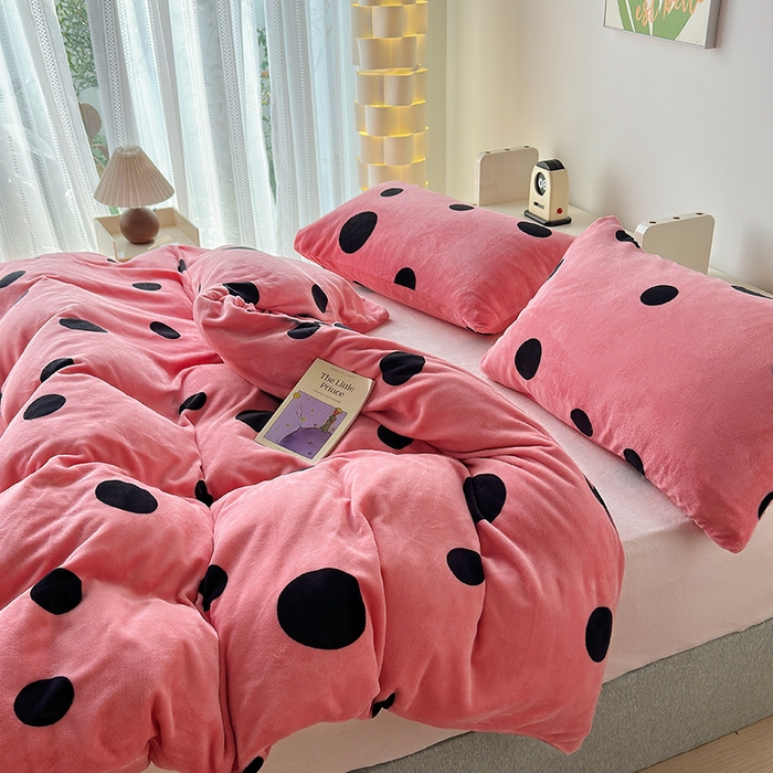 91家纺网 家纺一手货源 找家纺 怡家居 2023新款高克重牛奶绒印花四件套 粉圈