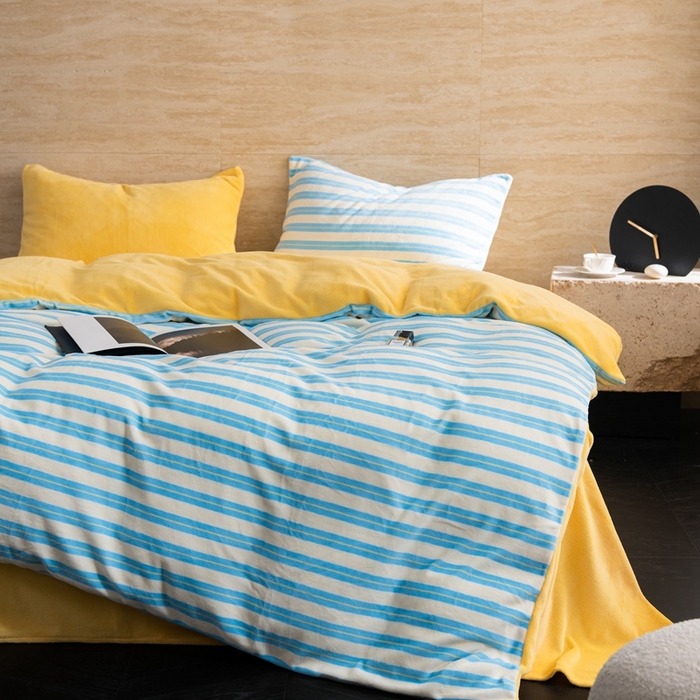 91家纺网 家纺一手货源 找家纺 洋铭区（原狠狠爱） 2023新款ab版牛奶绒绒糖果彩条四件套 糖果蓝细条