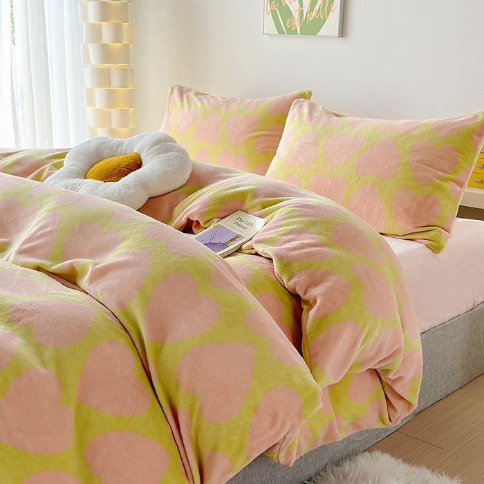 91家纺网 家纺一手货源 找家纺 怡家居 2023新款高克重牛奶绒印花四件套 心墙