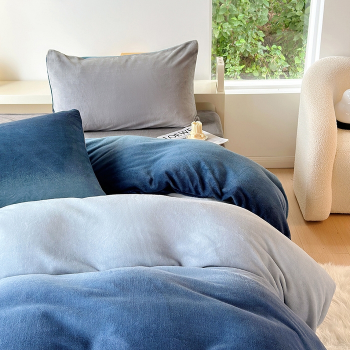 91家纺网 家纺一手货源 找家纺 怡家居 2023新款高克重牛奶绒印花四件套 蔚蓝