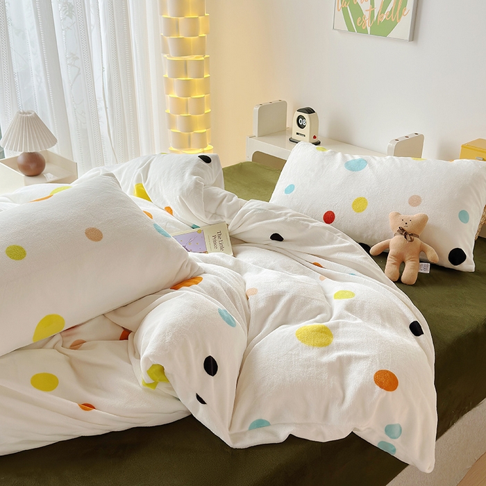 91家纺网 家纺一手货源 找家纺 怡家居 2023新款高克重牛奶绒印花四件套 甜圈