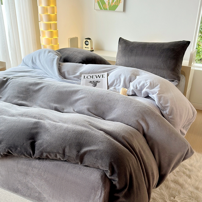 91家纺网 家纺一手货源 找家纺 怡家居 2023新款高克重牛奶绒印花四件套 暮雪