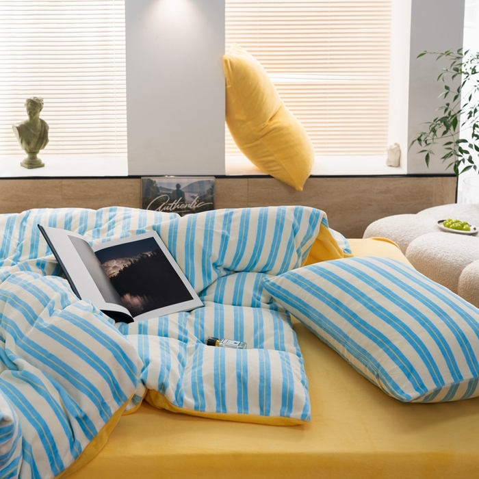 91家纺网 家纺一手货源 找家纺 洋铭区（原狠狠爱） 2023新款ab版牛奶绒绒糖果彩条四件套 糖果蓝细条