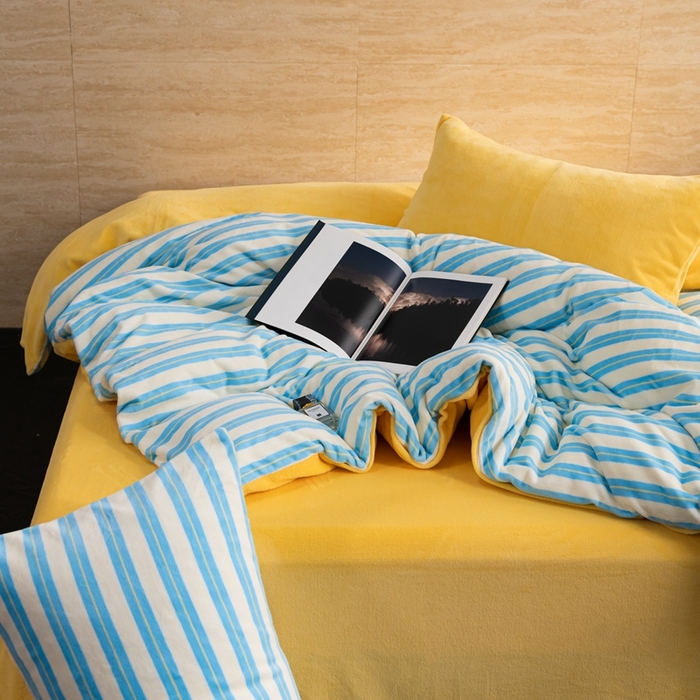 91家纺网 家纺一手货源 找家纺 洋铭区（原狠狠爱） 2023新款ab版牛奶绒绒糖果彩条四件套 糖果蓝细条