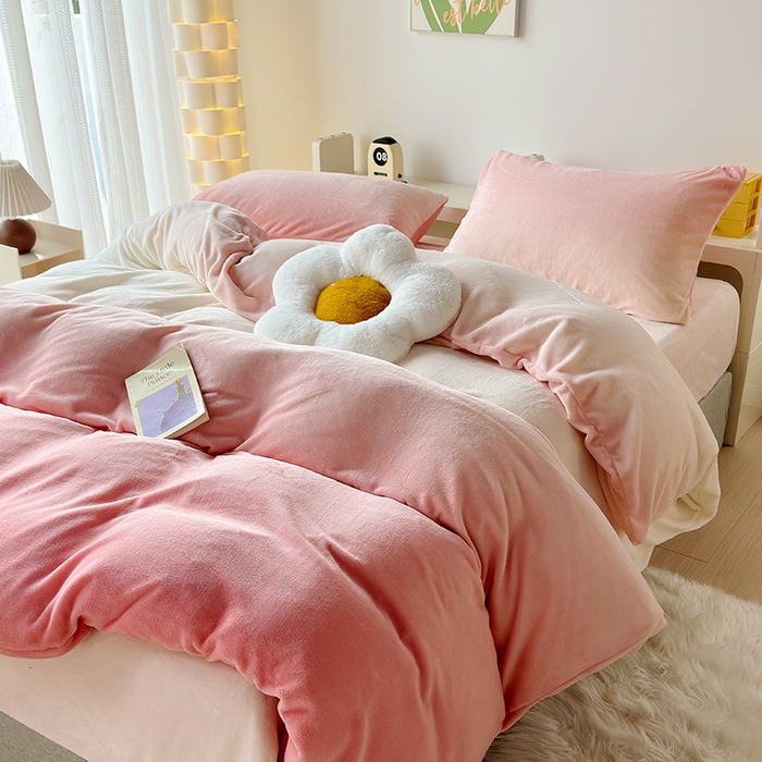 91家纺网 家纺一手货源 找家纺 怡家居 2023新款高克重牛奶绒印花四件套 粉桃