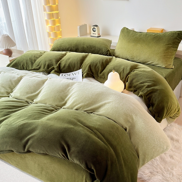 91家纺网 家纺一手货源 找家纺 怡家居 2023新款高克重牛奶绒印花四件套 森绿