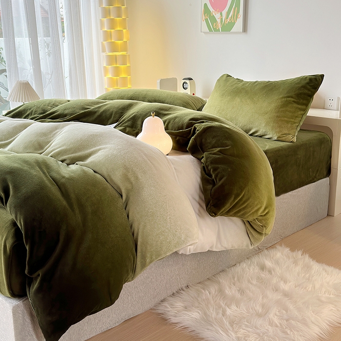 91家纺网 家纺一手货源 找家纺 怡家居 2023新款高克重牛奶绒印花四件套 森绿