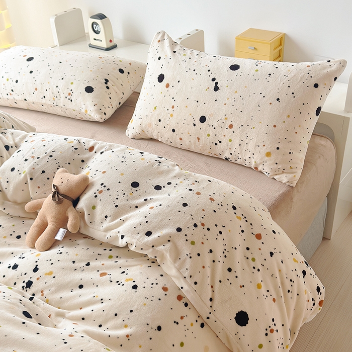 91家纺网 家纺一手货源 找家纺 怡家居 2023新款高克重牛奶绒印花四件套 点点