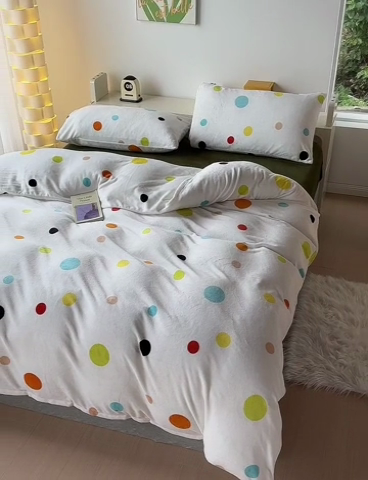 91家纺网 家纺一手货源 找家纺 怡家居 2023新款高克重牛奶绒印花四件套 甜圈