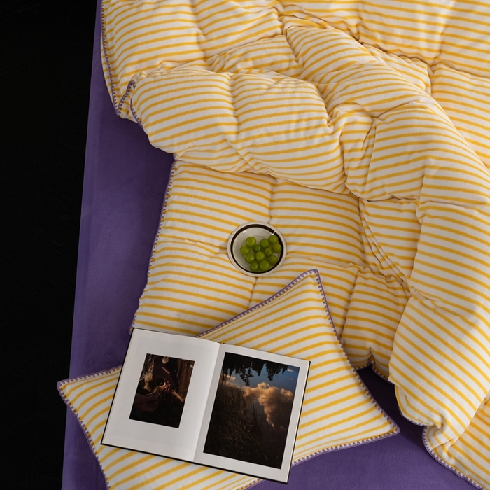 91家纺网 家纺一手货源 找家纺 洋铭区（原狠狠爱） 2023新款ab版牛奶绒心动系列条纹四件套 心动黄白条