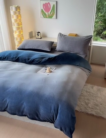 91家纺网 家纺一手货源 找家纺 怡家居 2023新款高克重牛奶绒印花四件套 蔚蓝