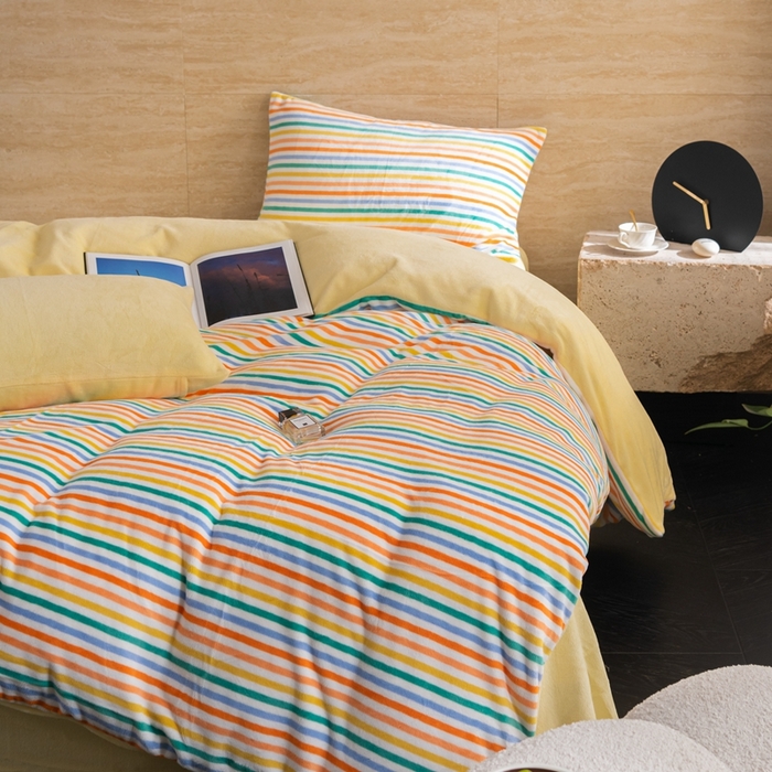 91家纺网 家纺一手货源 找家纺 洋铭区（原狠狠爱） 2023新款ab版牛奶绒绒糖果彩条四件套 糖果彩虹条