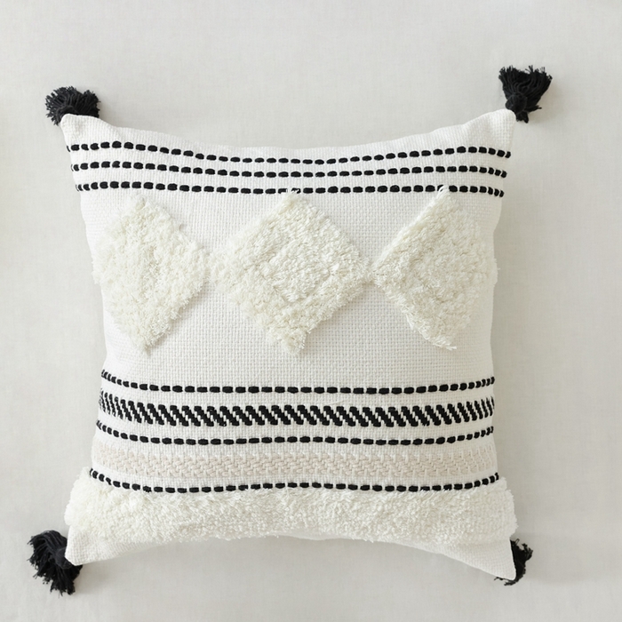 91家纺网 家纺一手货源 找家纺 美茉家居 2023新款黑白流苏簇绒抱枕 哥堡（方）