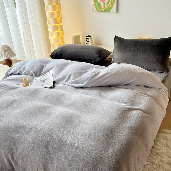 91家纺网 家纺一手货源 找家纺 怡家居 2023新款高克重牛奶绒印花四件套 暮雪