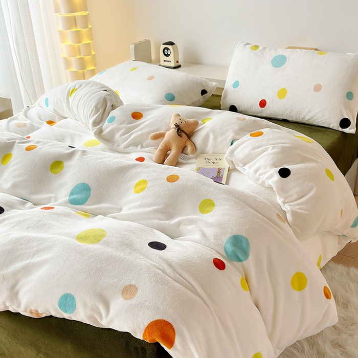 91家纺网 家纺一手货源 找家纺 怡家居 2023新款高克重牛奶绒印花四件套 甜圈