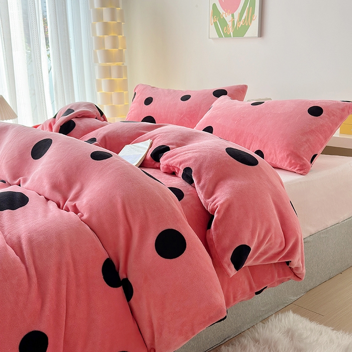 91家纺网 家纺一手货源 找家纺 怡家居 2023新款高克重牛奶绒印花四件套 粉圈