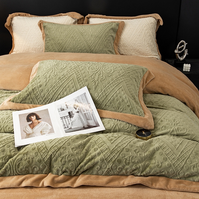 91家纺网 家纺一手货源 找家纺 懒猫家纺 2024新款烂花牛奶绒四件套 米亚-松绿