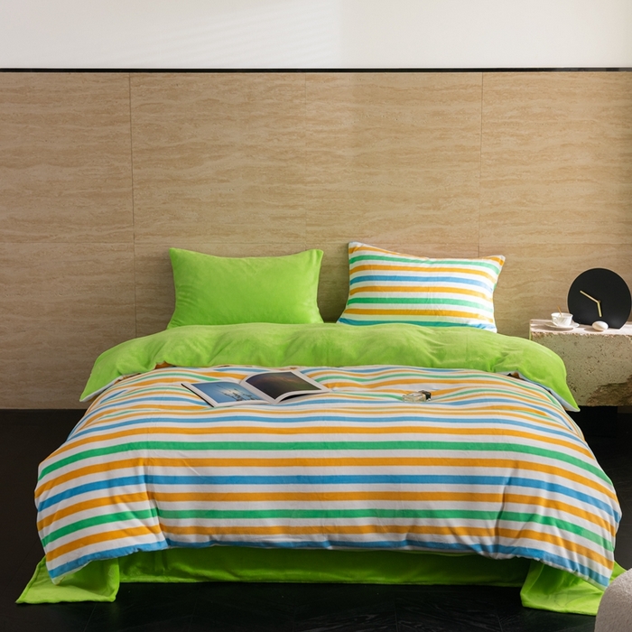 91家纺网 家纺一手货源 找家纺 洋铭区（原狠狠爱） 2023新款ab版牛奶绒绒糖果彩条四件套 糖果黄绿条