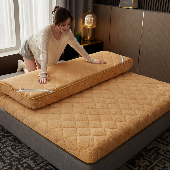 91家纺网 家纺一手货源 找家纺 祁恋婷家居 2023新款羊羔绒保暖床垫【床垫遮盖物】 卡其色