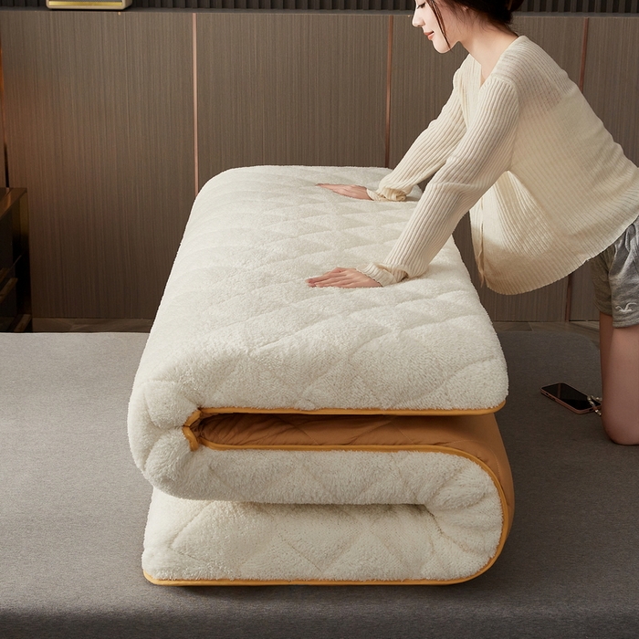 91家纺网 家纺一手货源 找家纺 （总）祁恋婷家居 2023新款羊羔绒保暖床垫【床垫遮盖物】