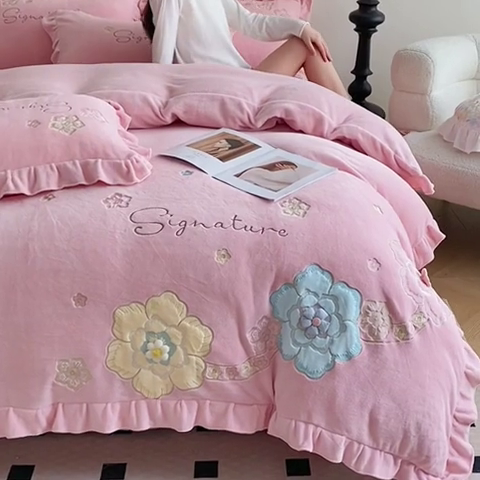 91家纺网 家纺一手货源 找家纺 （总）可以家居 2024新款高克重全消光绣花四件套-潘多拉