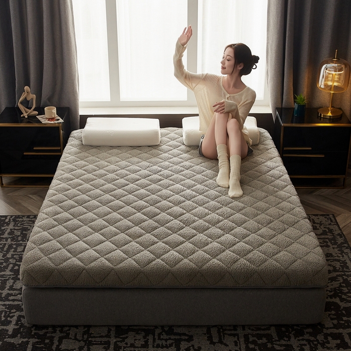 91家纺网 家纺一手货源 找家纺 祁恋婷家居 2023新款羊羔绒保暖床垫【床垫遮盖物】 高级灰