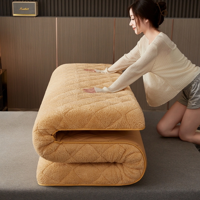 91家纺网 家纺一手货源 找家纺 祁恋婷家居 2023新款羊羔绒保暖床垫【床垫遮盖物】 卡其色