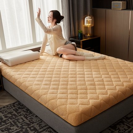 91家纺网 家纺一手货源 找家纺 祁恋婷家居 2023新款羊羔绒保暖床垫【床垫遮盖物】 卡其色