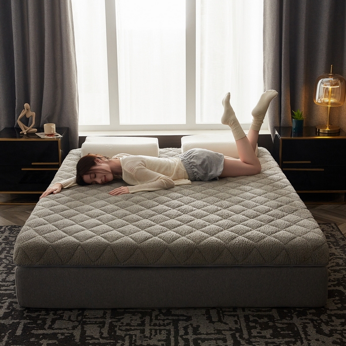 91家纺网 家纺一手货源 找家纺 祁恋婷家居 2023新款羊羔绒保暖床垫【床垫遮盖物】 高级灰