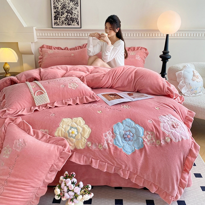 91家纺网 家纺一手货源 找家纺 可以家居 2024新款高克重全消光绣花四件套-潘多拉 潘多拉-豆沙粉